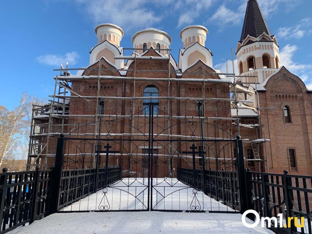 Мигранты, православные храмы и «Поле чудес» — как живёт Дзержинский район Новосибирска? Показываем самые необычные места