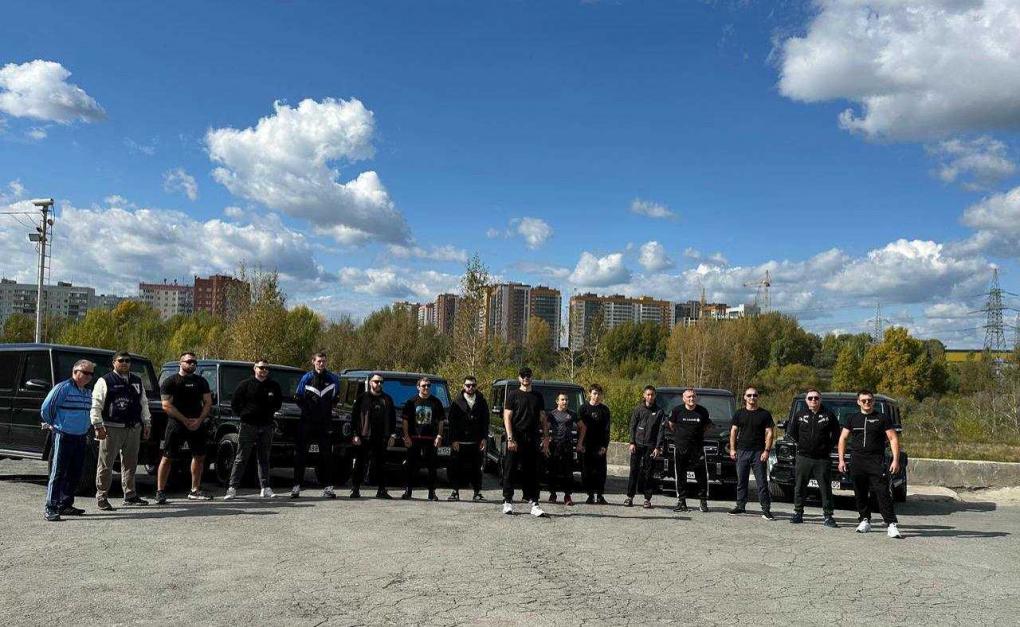 Артист из ОАЭ оштрафован в Новосибирске за машину без номеров во время съемок клипа