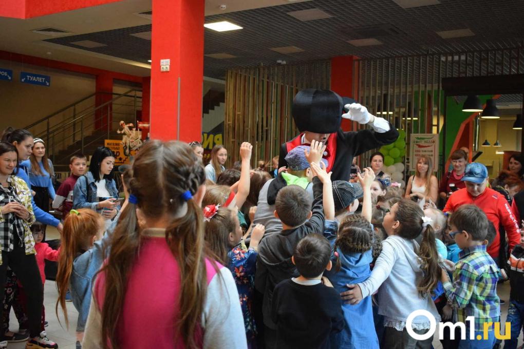 Шестилетняя девочка получила перелом позвоночника в детском центре Новосибирска