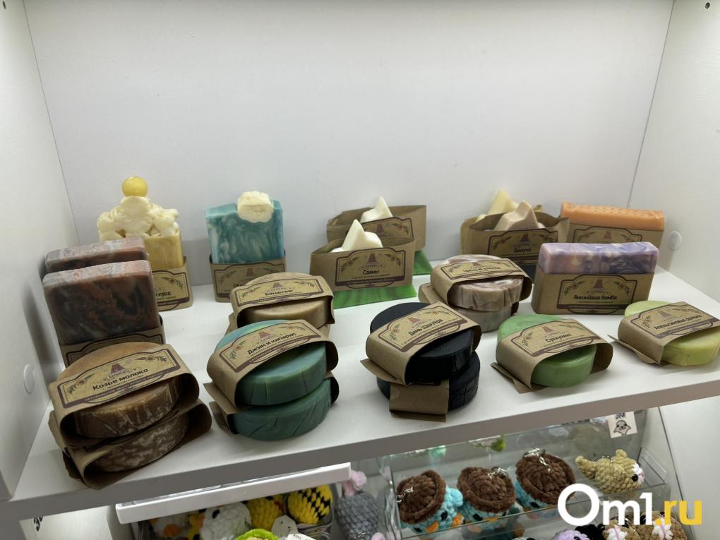 Тысячи полочек с характером: что скрывает необычный магазин в центре Новосибирска