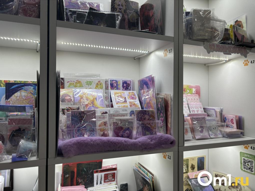 Тысячи полочек с характером: что скрывает необычный магазин в центре Новосибирска