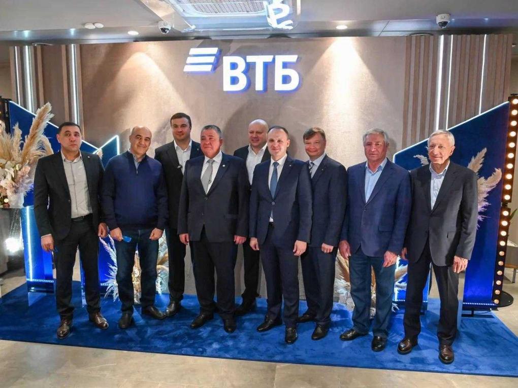 Новый мультиформатный офис ВТБ открылся в центре Омска