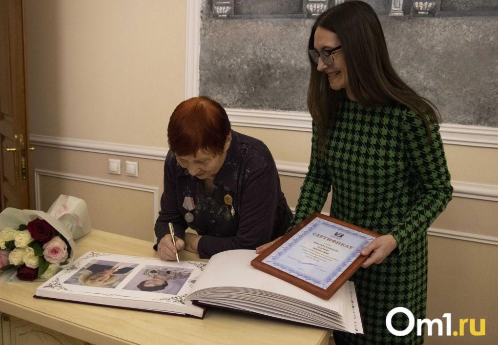 В Омском городском Совете наградили лучших работников сферы образования