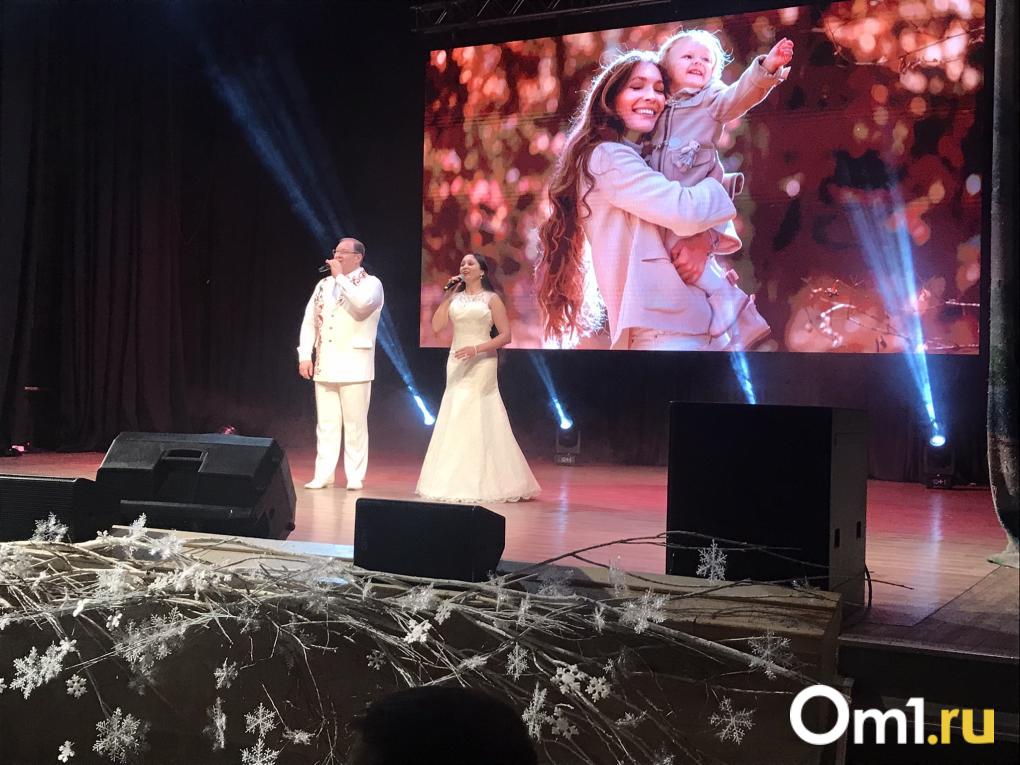 В Новосибирском ДК «Прогресс» прошёл праздничный концерт для мам