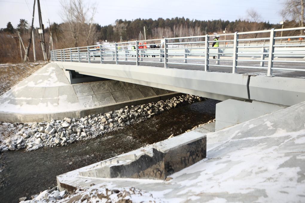 В Новосибирске начали устанавливать сваи для моста на улице Петухова