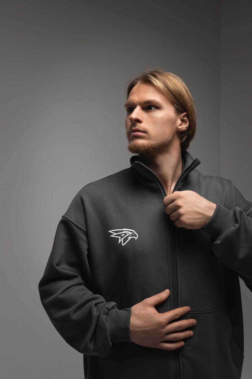 Новогоднее настроение: хоккеисты вместе с семьями показали праздничную коллекцию мерча от «Авангарда»