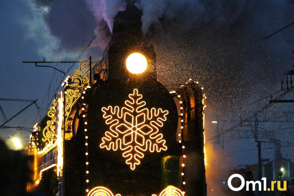 В Омск приехал добрый волшебник: как выглядит поезд Деда Мороза изнутри