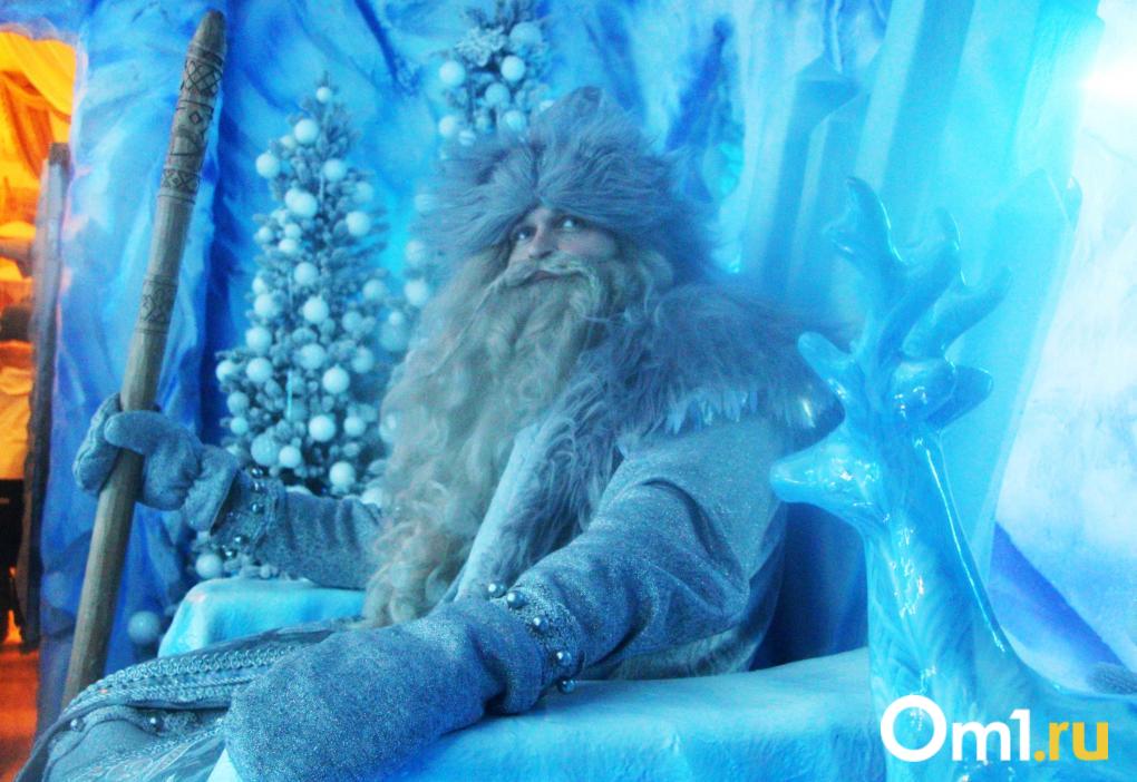 В Омск приехал добрый волшебник: как выглядит поезд Деда Мороза изнутри