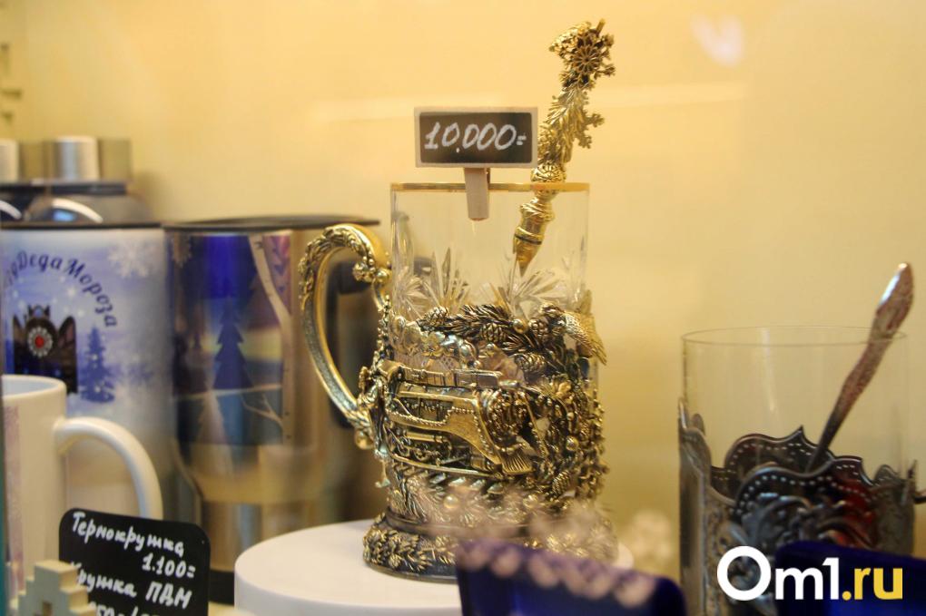 В Омск приехал добрый волшебник: как выглядит поезд Деда Мороза изнутри