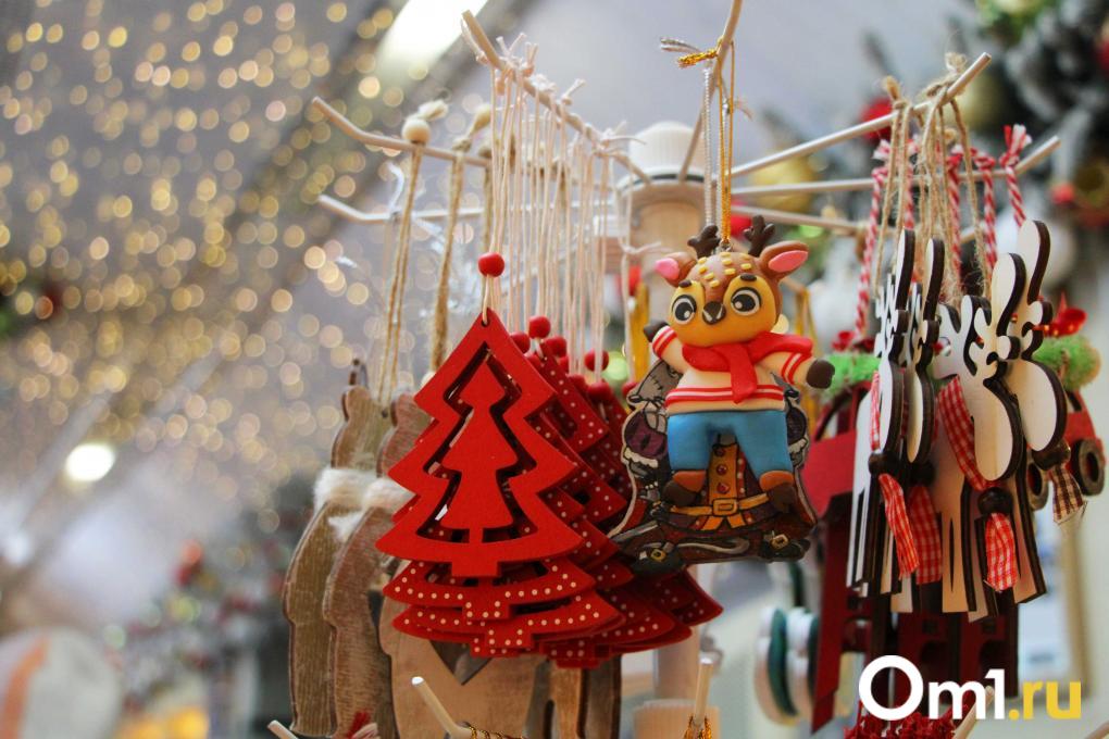 В Омск приехал добрый волшебник: как выглядит поезд Деда Мороза изнутри