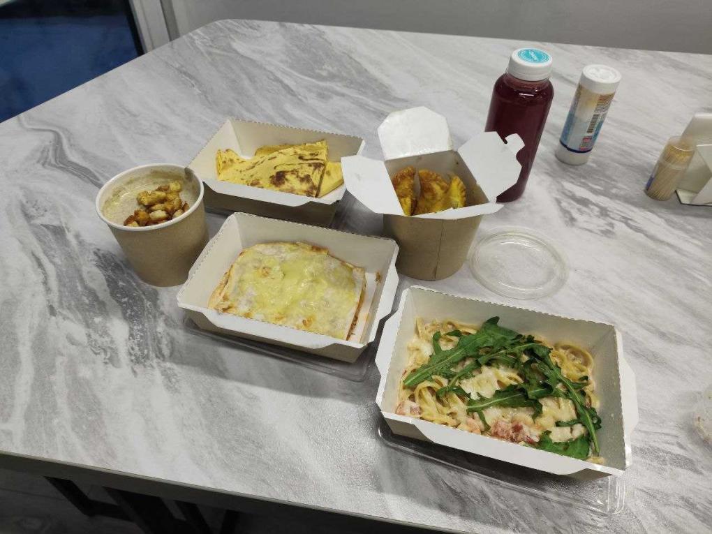 Эксперимент: заказываю еду по советам нейросети. Что получилось?