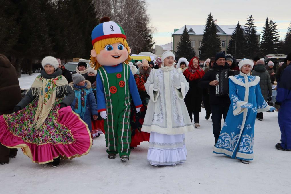 Новогодняя ярмарка и праздничные концерты — как встречают Новый год в городах Новосибирской области