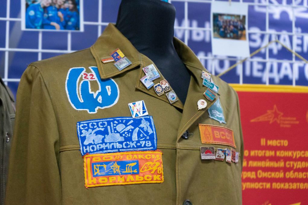 Студенческие отряды Омской области провели Парад Знамён в высших учебных заведениях Омска