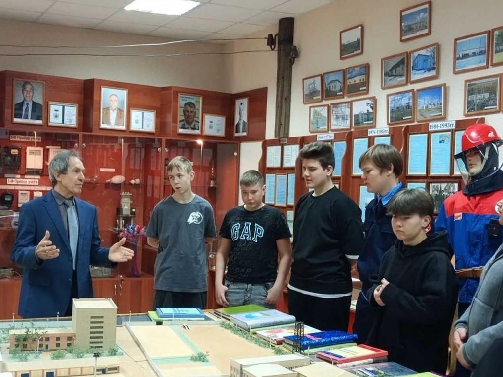 Перед зимними каникулами специалисты «Россети Новосибирск» напомнили школьникам правила электробезопасности