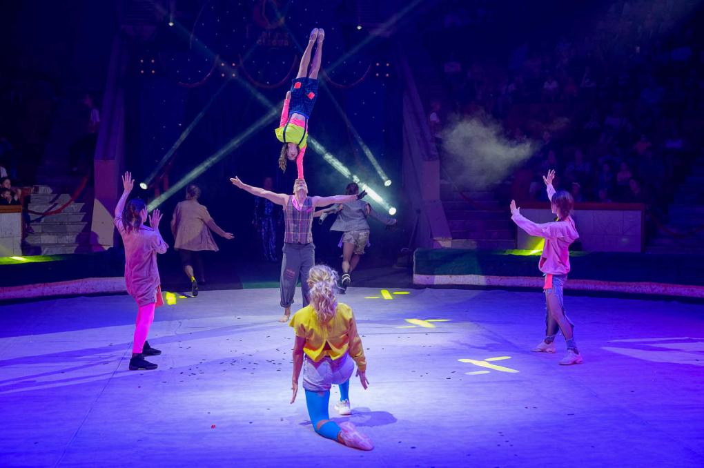 Цирковое шоу Филатовых в Омске: медведи на мотобайках и эквилибристы