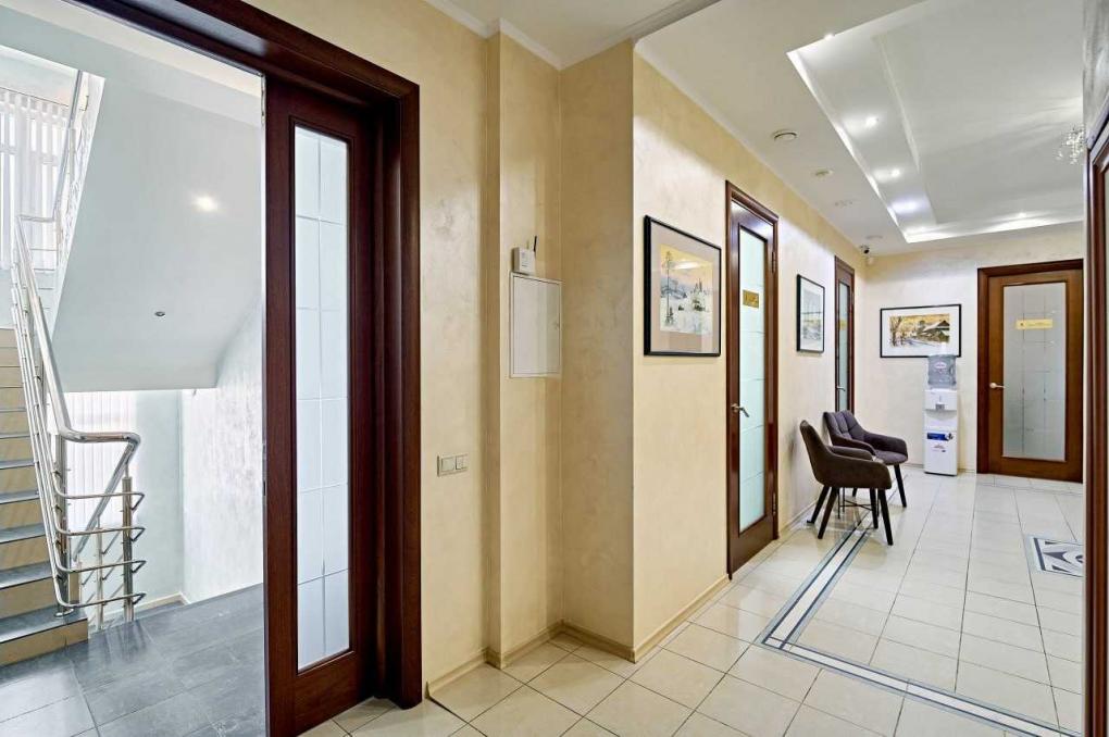 Стоматология с 30-летней историей в центре Омска начала работать под новым брендом