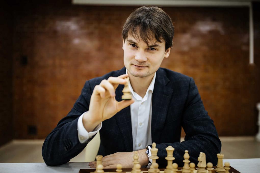 «Компьютер — медвежья услуга»: гроссмейстер Павел Малетин — об ИИ, читерстве и шахматах будущего