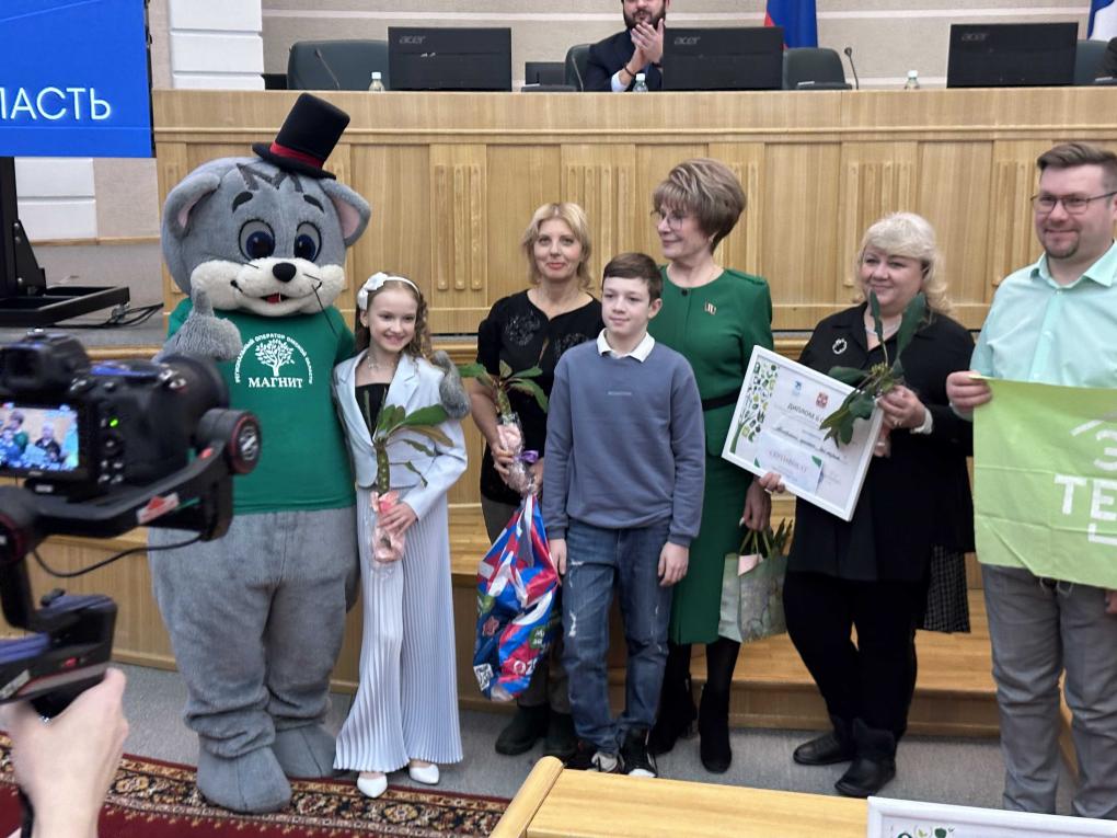 Школьники Омской области собрали 260 тонн вторсырья в конкурсе «Экошкола-2025»