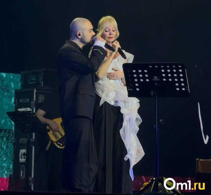 В детстве я был Стасом Пьехой: бывший студент омского музколледжа рассказал, как стал бэк-вокалистом Валерии