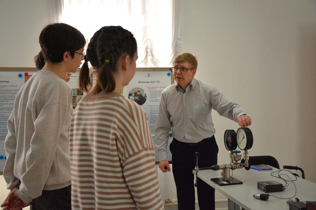 Изнутри профессии: в Омском водоканале прошёл «Карьерный водопад»