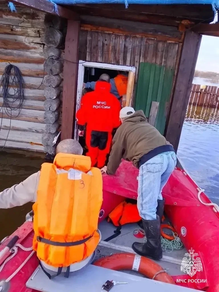 Вода пришла в дома: в Новосибирской области эвакуировали 10 человек из-за паводка