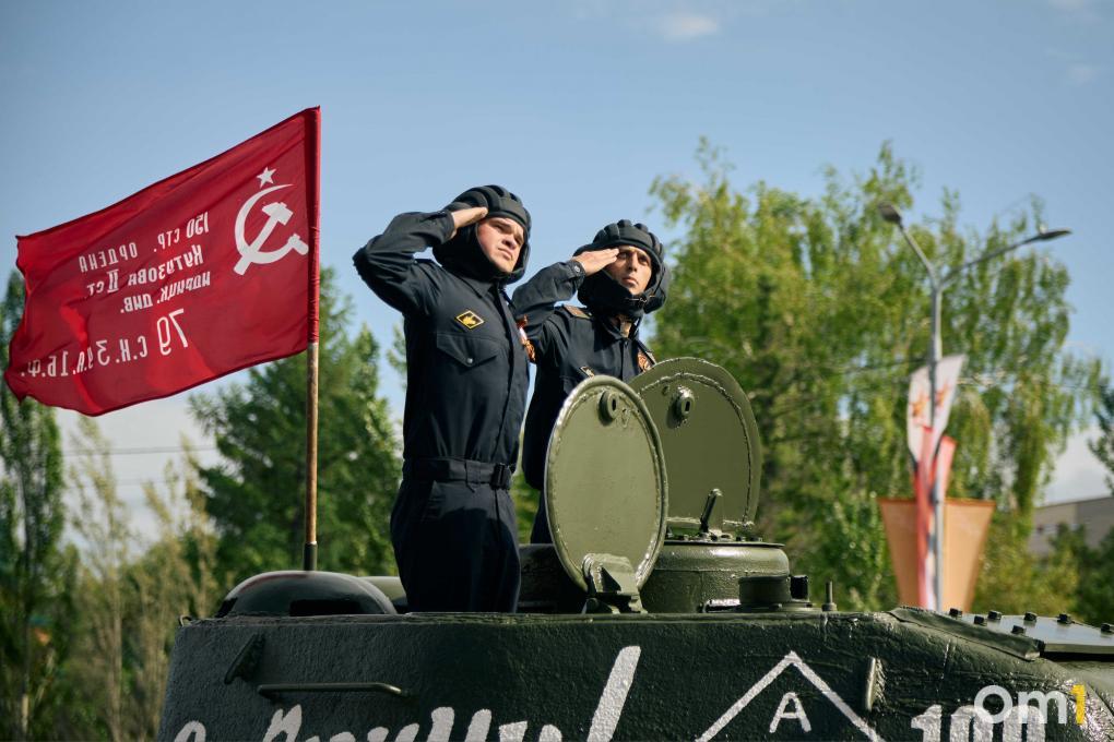 Без военной техники, но с Т-34: каким был парад Победы в Омске в 2026 году