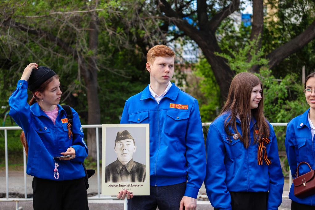 В Омске более 1 500 бойцов студенческих отрядов сопроводили шествие Бессмертного полка
