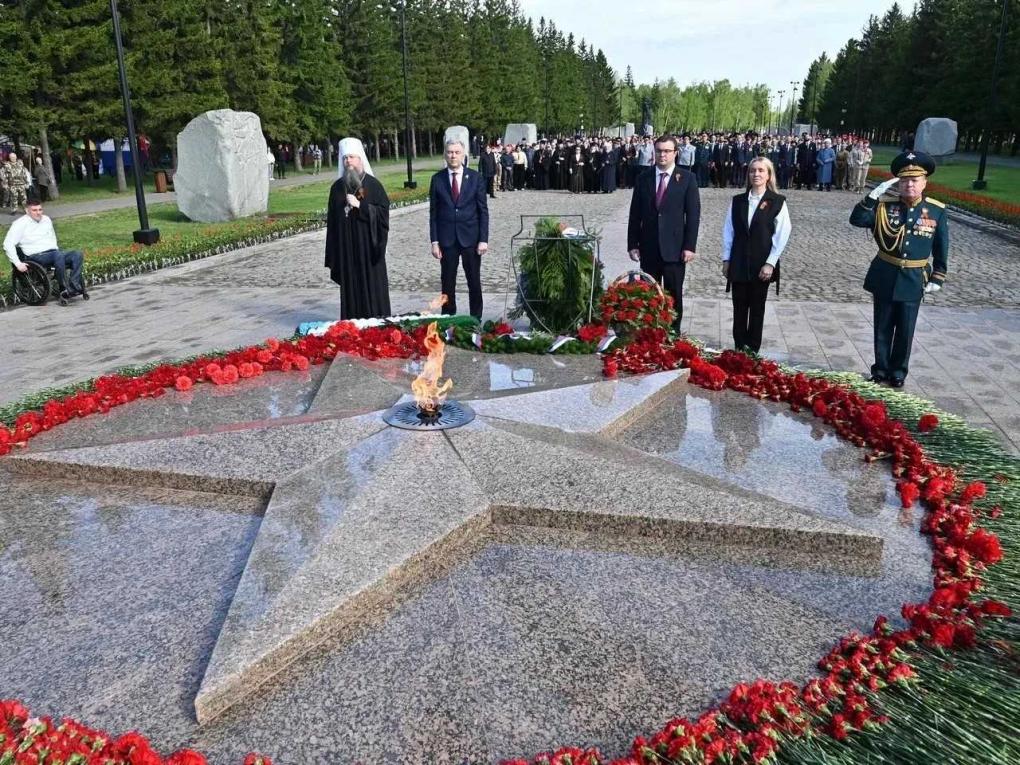 Губернатор Омской области Виталий Хоценко принял участие в торжественных мероприятиях, приуроченных к 9 Мая