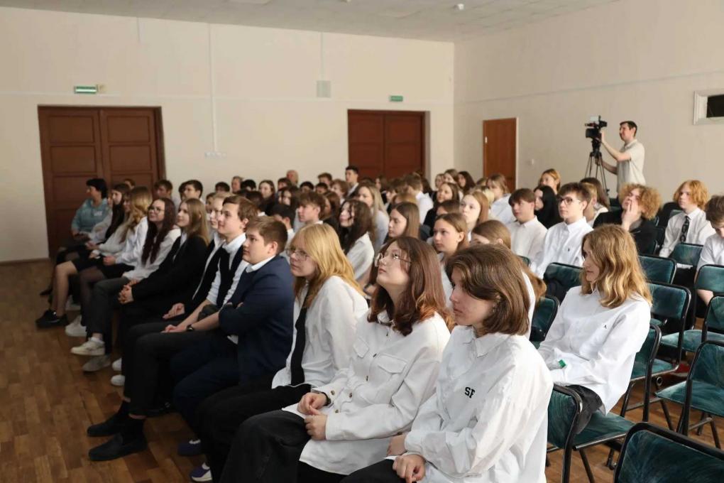 «Цифровой ликбез»: школьники учатся противостоять телефонному мошенничеству