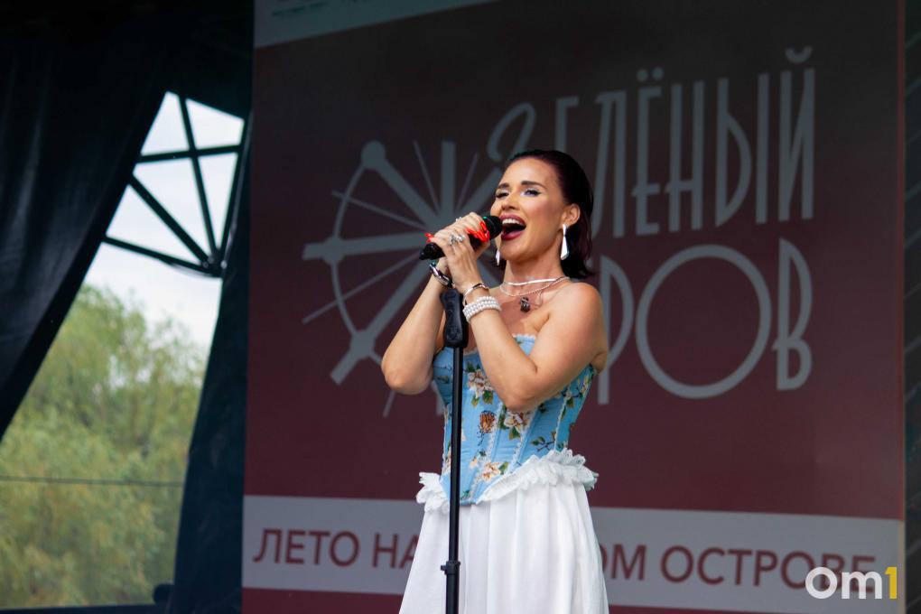 Танцы, песни, собачки: что ещё было на концерте Бьянки в Омске?