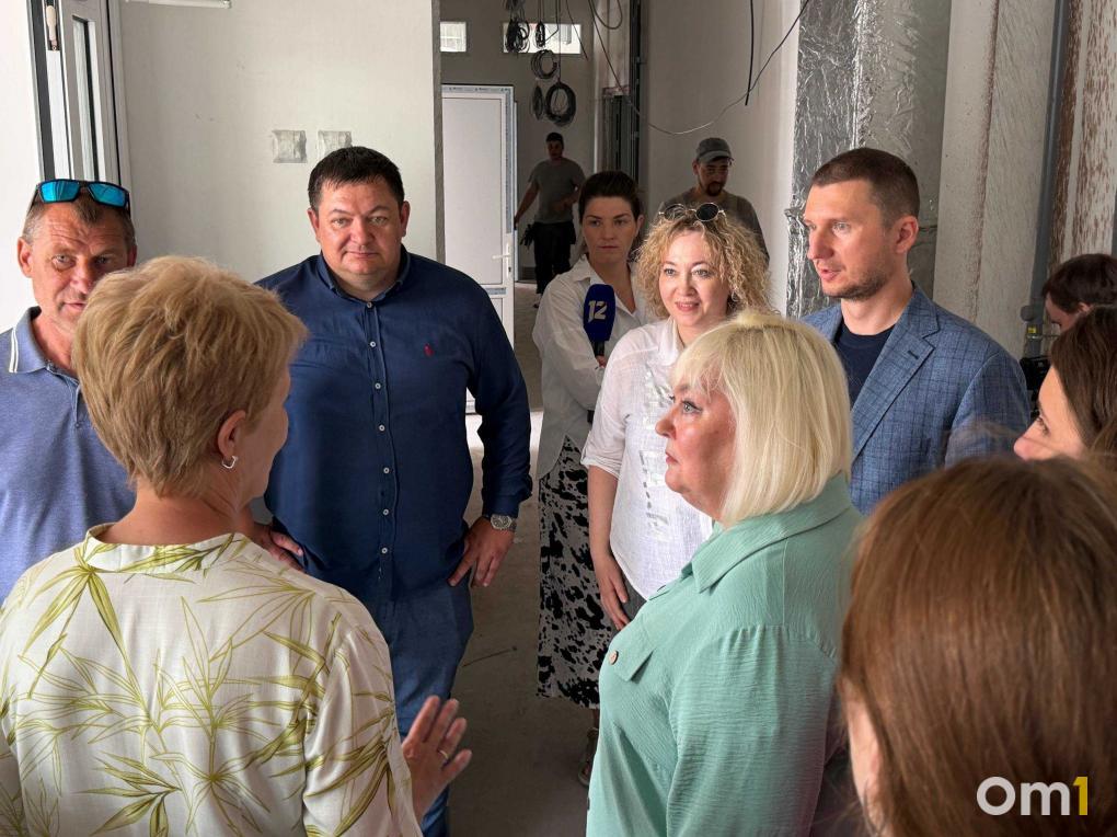 Омские депутаты проверили ход капитального ремонта в школах
