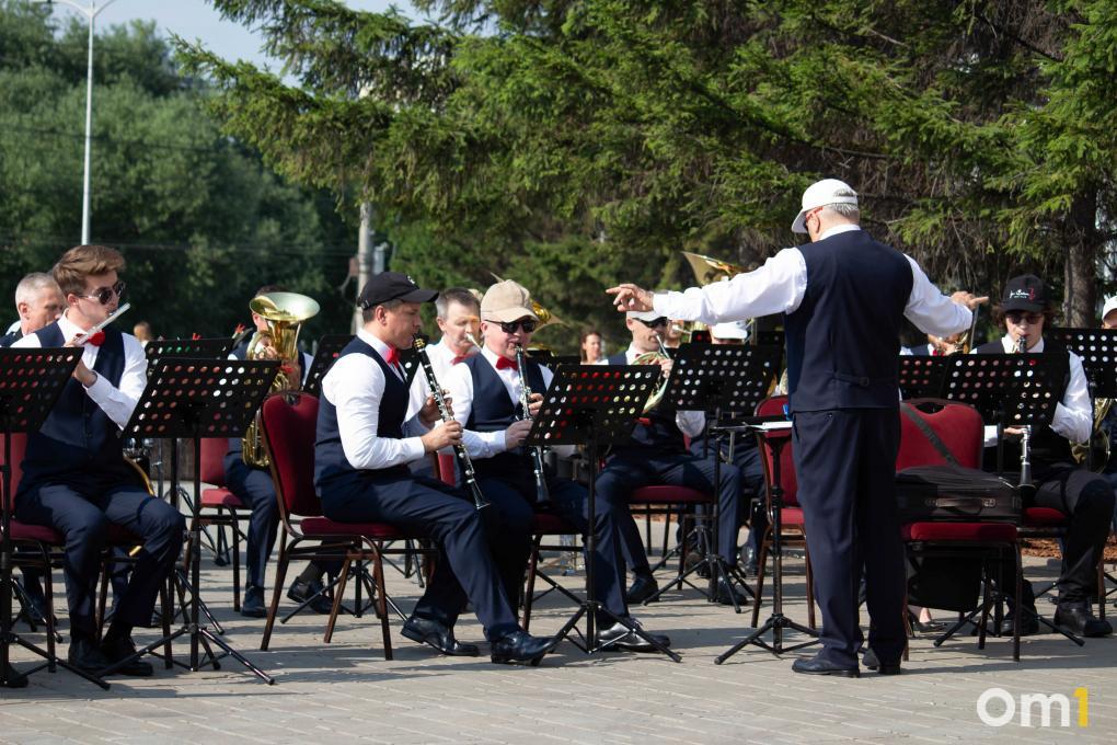 Нашим аплодировали стоя! В Омске награждали театралов «Золотой маской»