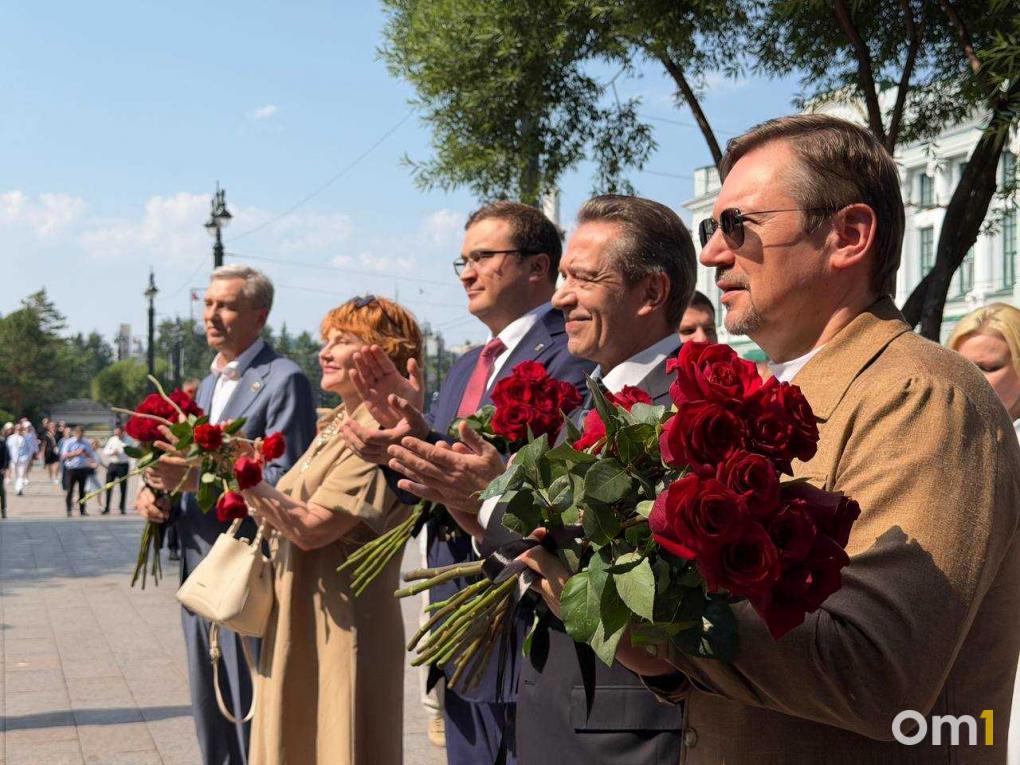 Нашим аплодировали стоя! В Омске награждали театралов «Золотой маской»