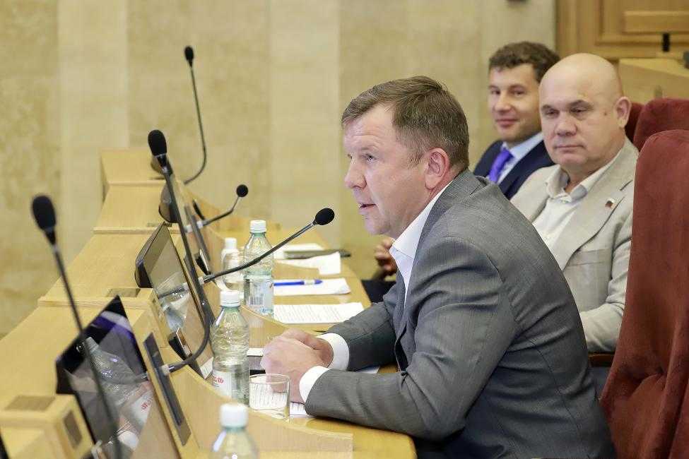 Что важнее для новосибирцев — школы или водопровод? Депутаты назвали приоритеты