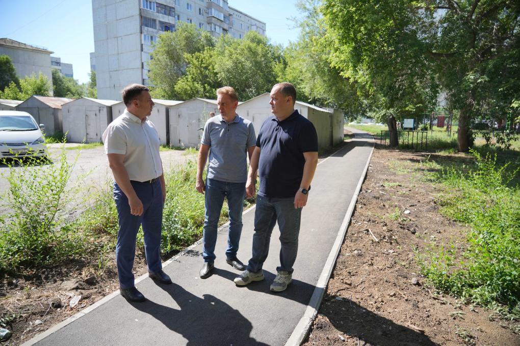 Депутаты Омской области продолжают работу над благоустройством и соцпроектами