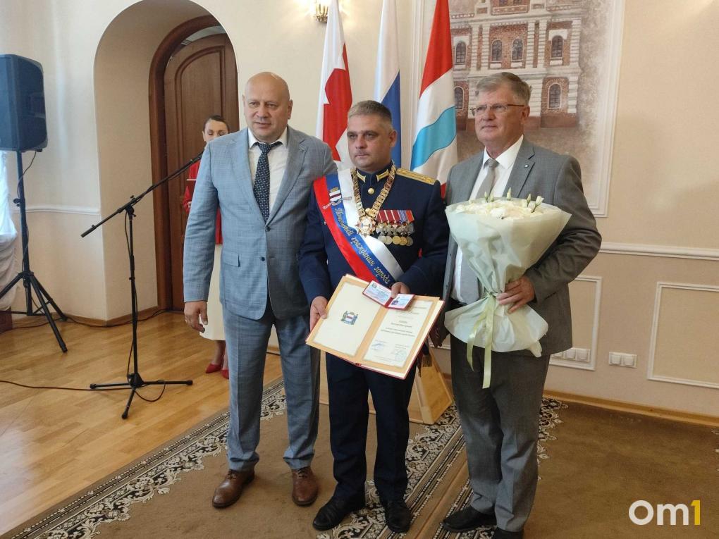 Мэр Шелест поздравил новых Почётных граждан Омска в Горсовете