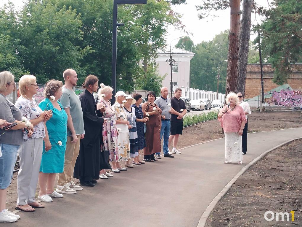 В Новосибирске открыли памятный камень в честь медиков
