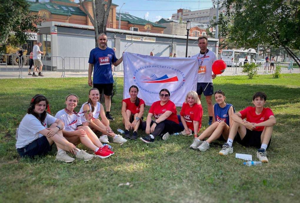 СИБИТ поддержал участников SIM-2026 на трассе и среди болельщиков