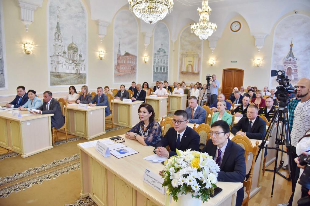 Мэр Омска встретился с делегациями