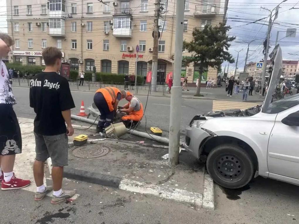 В Омске водитель «Лады» сбил семь пешеходов на островке безопасности
