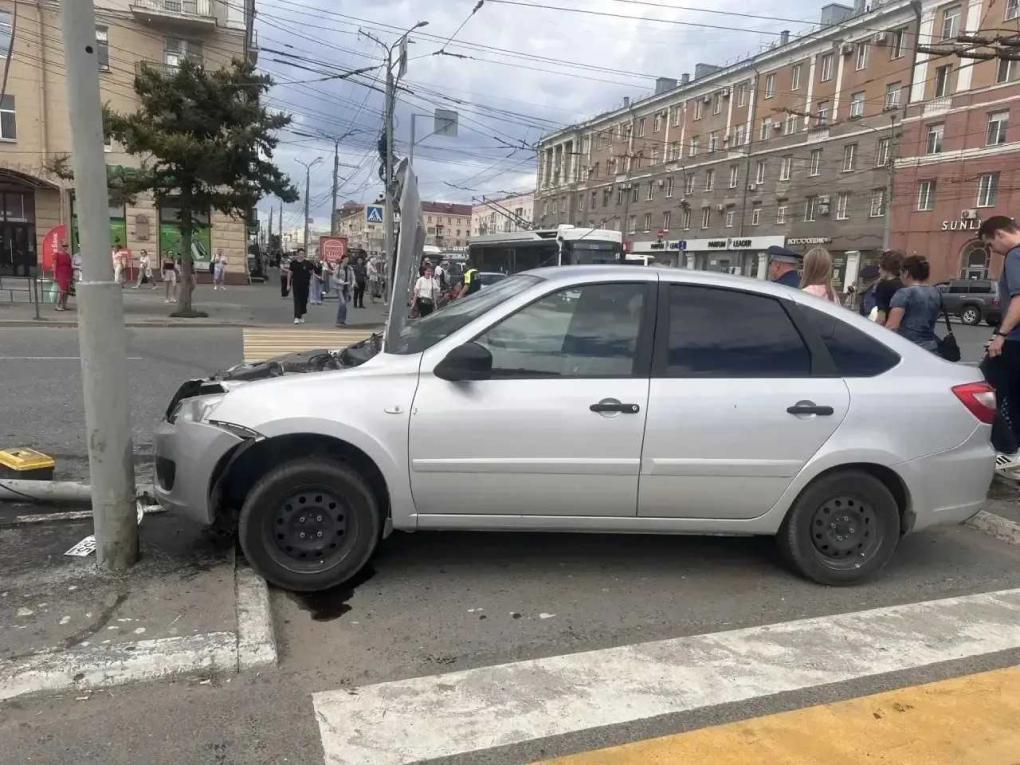 Авария на Ленинградской площади в Омске 6 августа: все подробности к этому часу