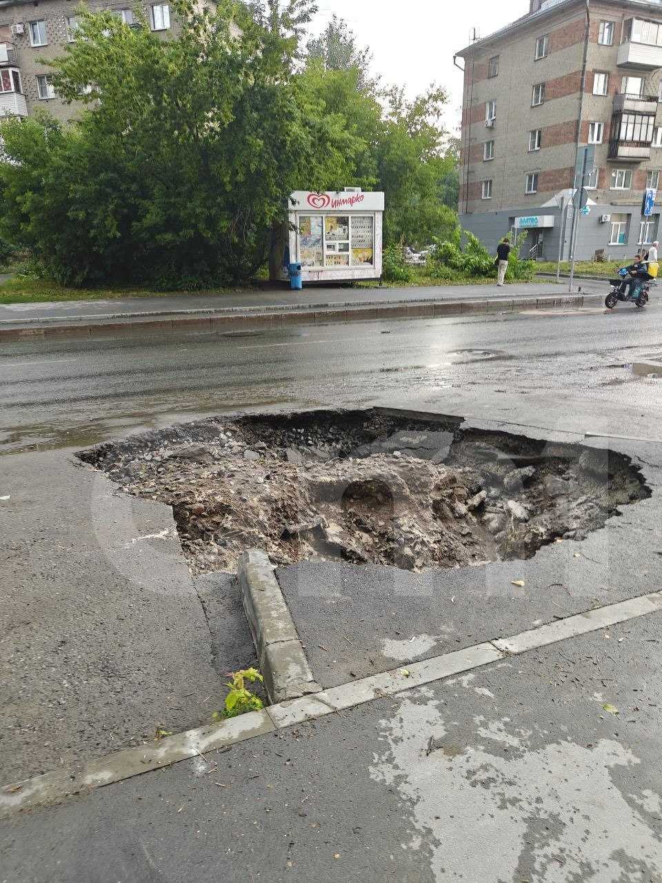 Новосибирск проваливается. Топ-9 самых заметных провалов Новосибирска за лето