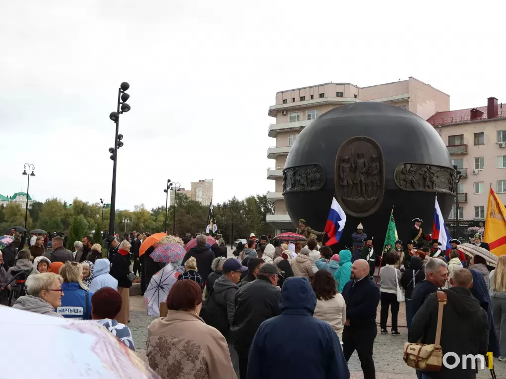 В Омске открыли обновлённую версию шара «Держава» на площади Бухгольца