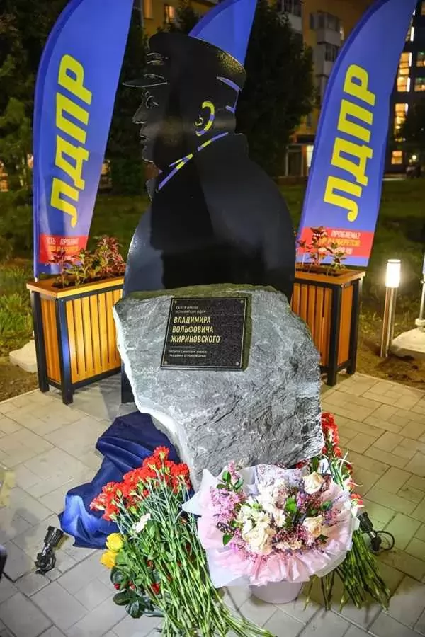 Имя Владимира Жириновского увековечено в Омске