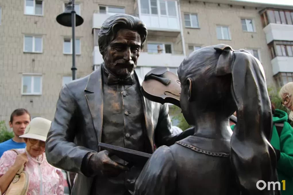 «Как их зовут?»: в центре Омска открыли скульптуру «Музыка»