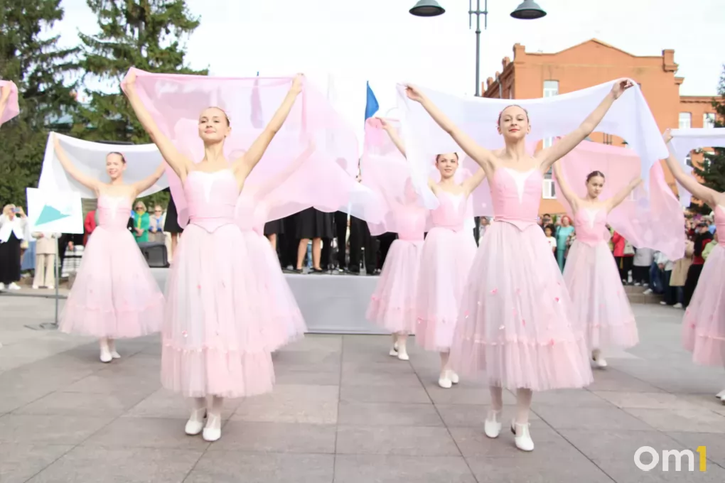 «Как их зовут?»: в центре Омска открыли скульптуру «Музыка»