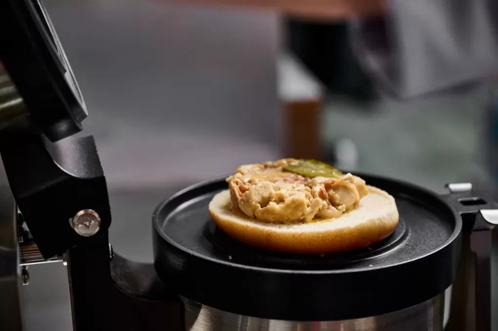 Сытно, быстро и вкусно. Выбираем UNI бургер