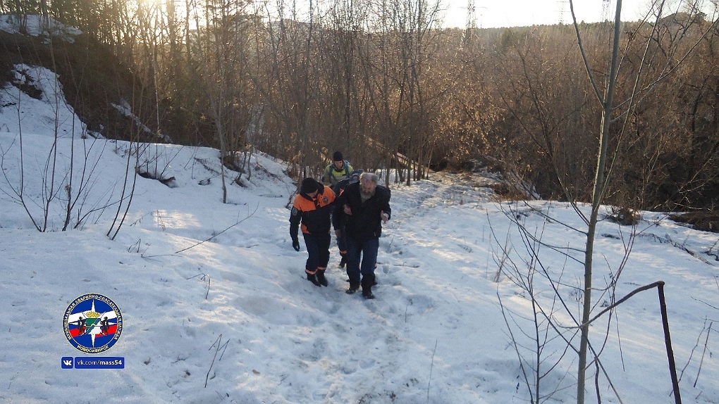 Упал и не смог подняться: новосибирец провалился в глубокий овраг. ФОТО