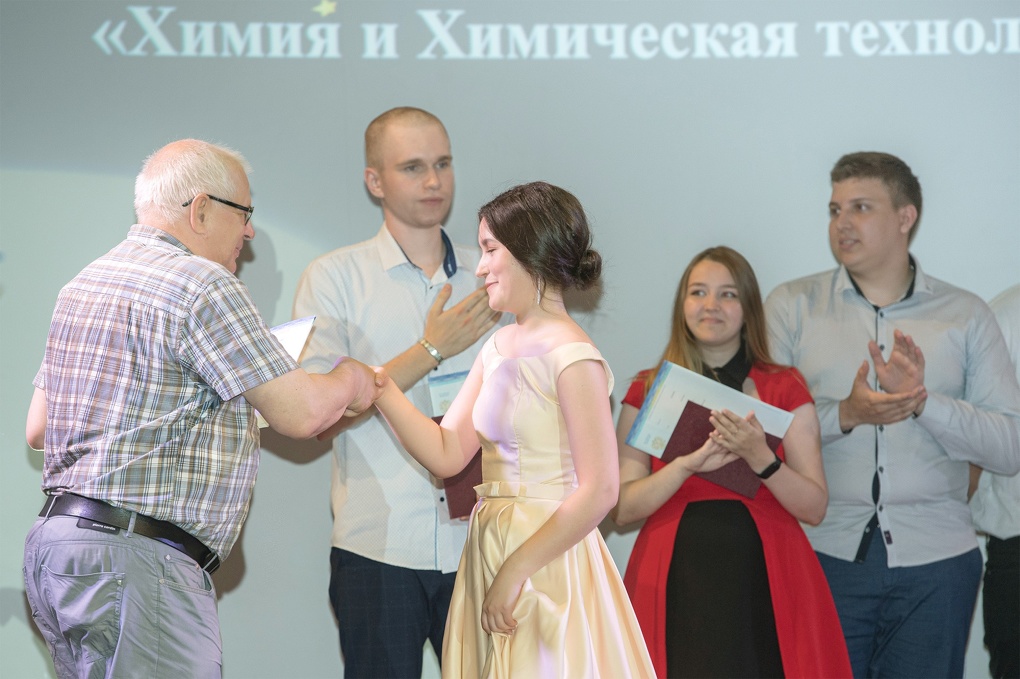 Омский НПЗ примет на работу больше двадцати выпускников ОмГТУ