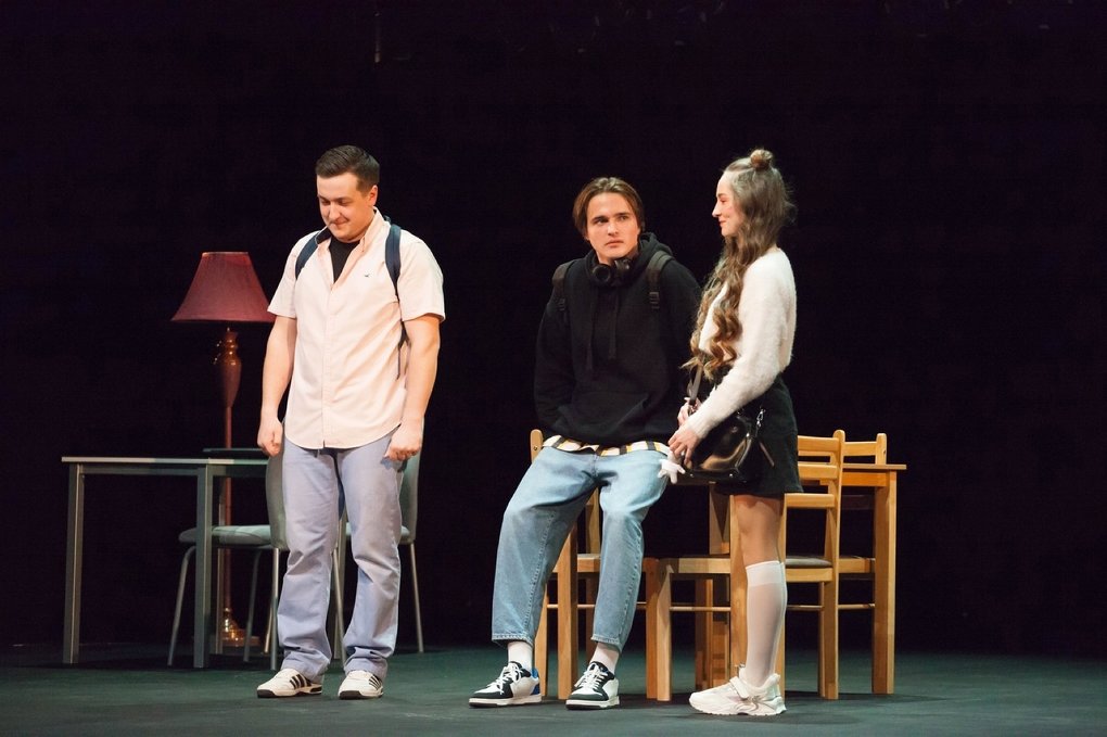 «Рома, правда и подкасты». В омском театре Ермолаевой большая премьера (12+)